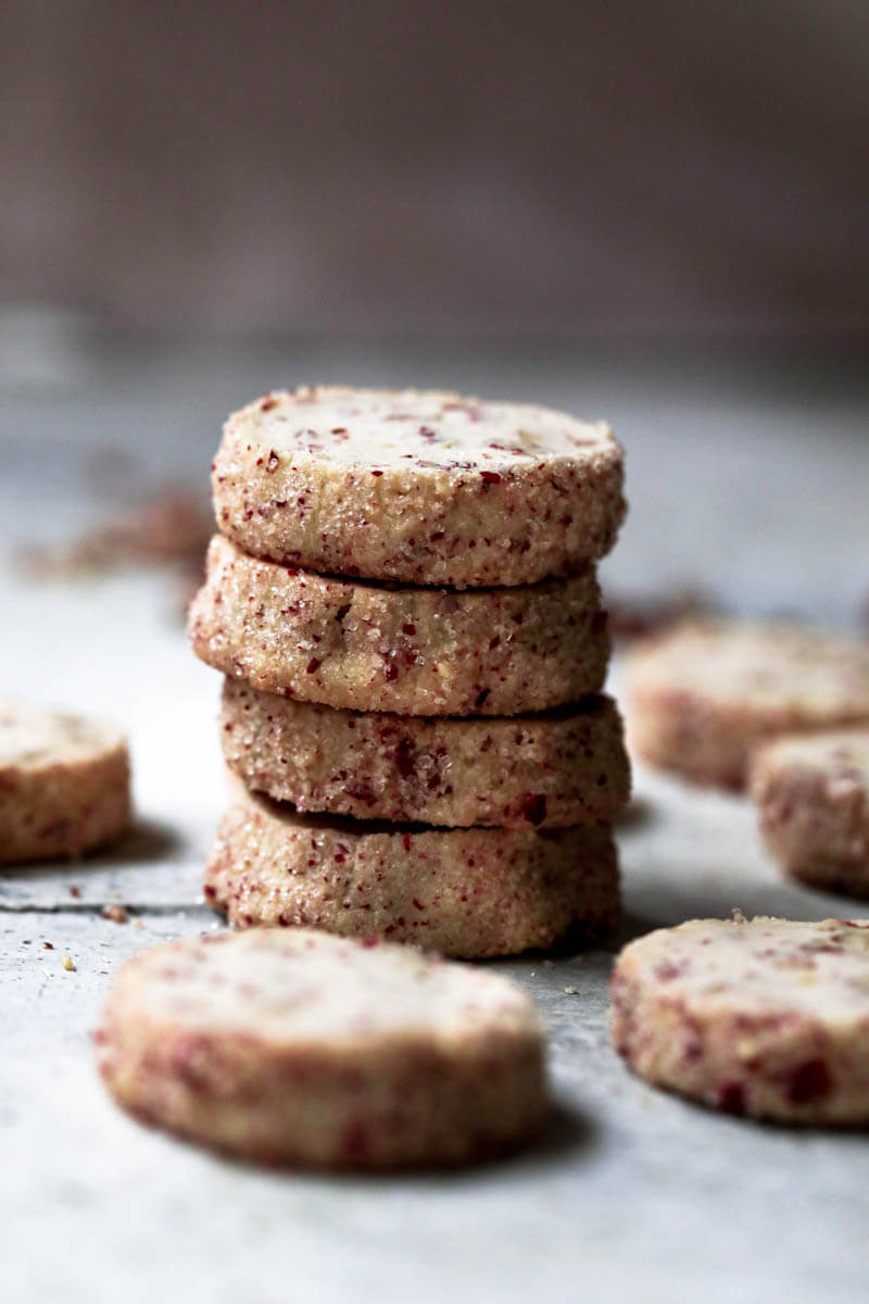 4 galletas de nuez en forma de torre