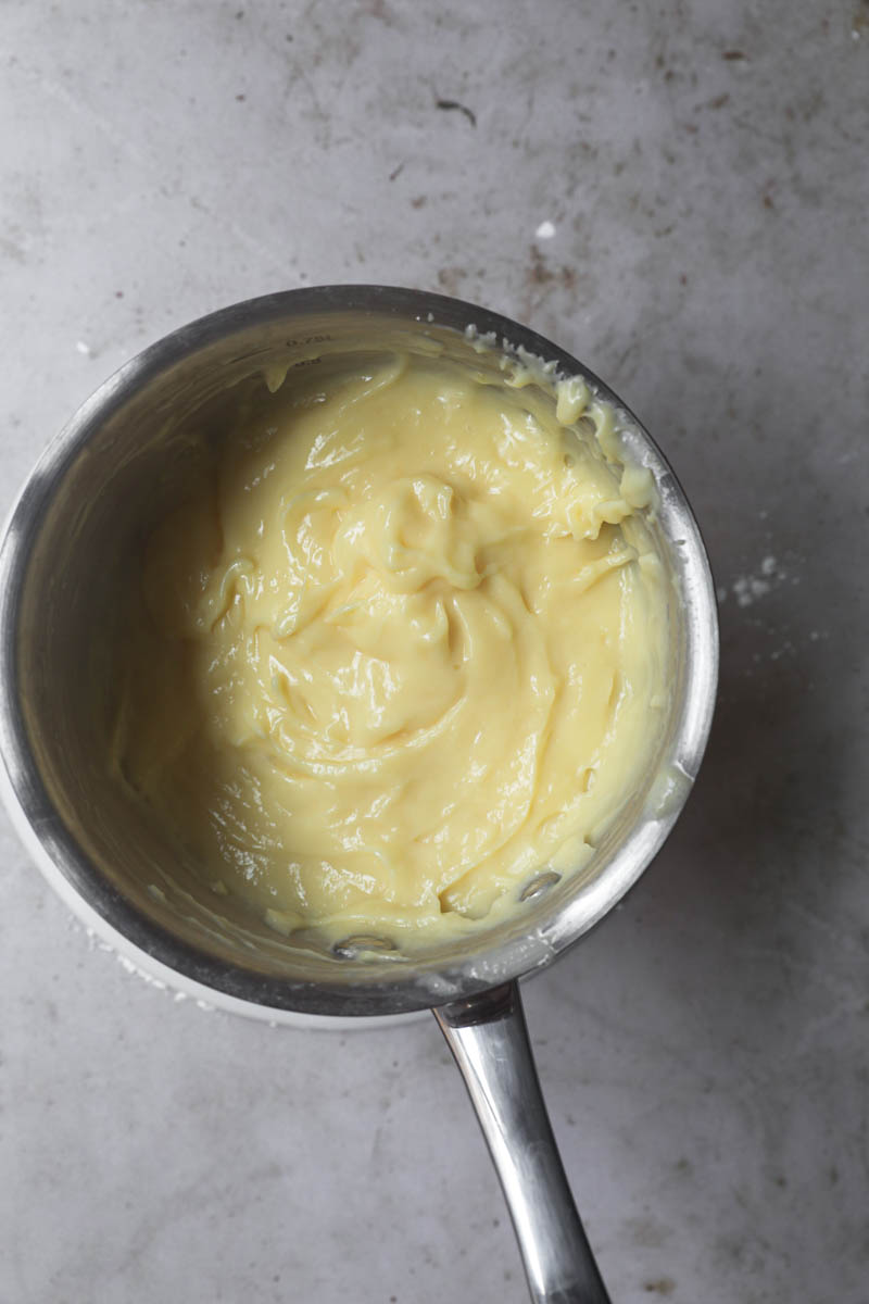 Pastry cream ready inside the pan.