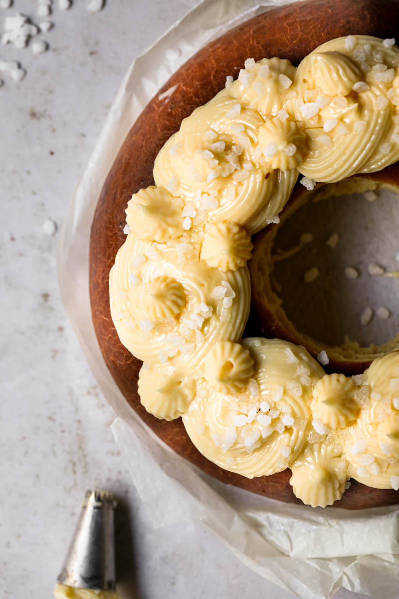 Closeup of the Easter bread as seen from the top.