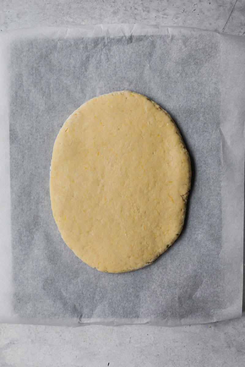 The bugne dough rolled out to ½ cm