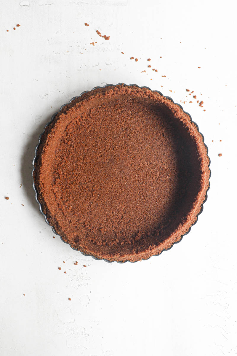 The biscoff cookie crust inside the tart tin.