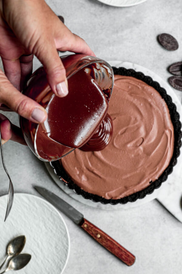 Easy No Bake Dark Chocolate Mousse Pie with Oreo Crust - Belula