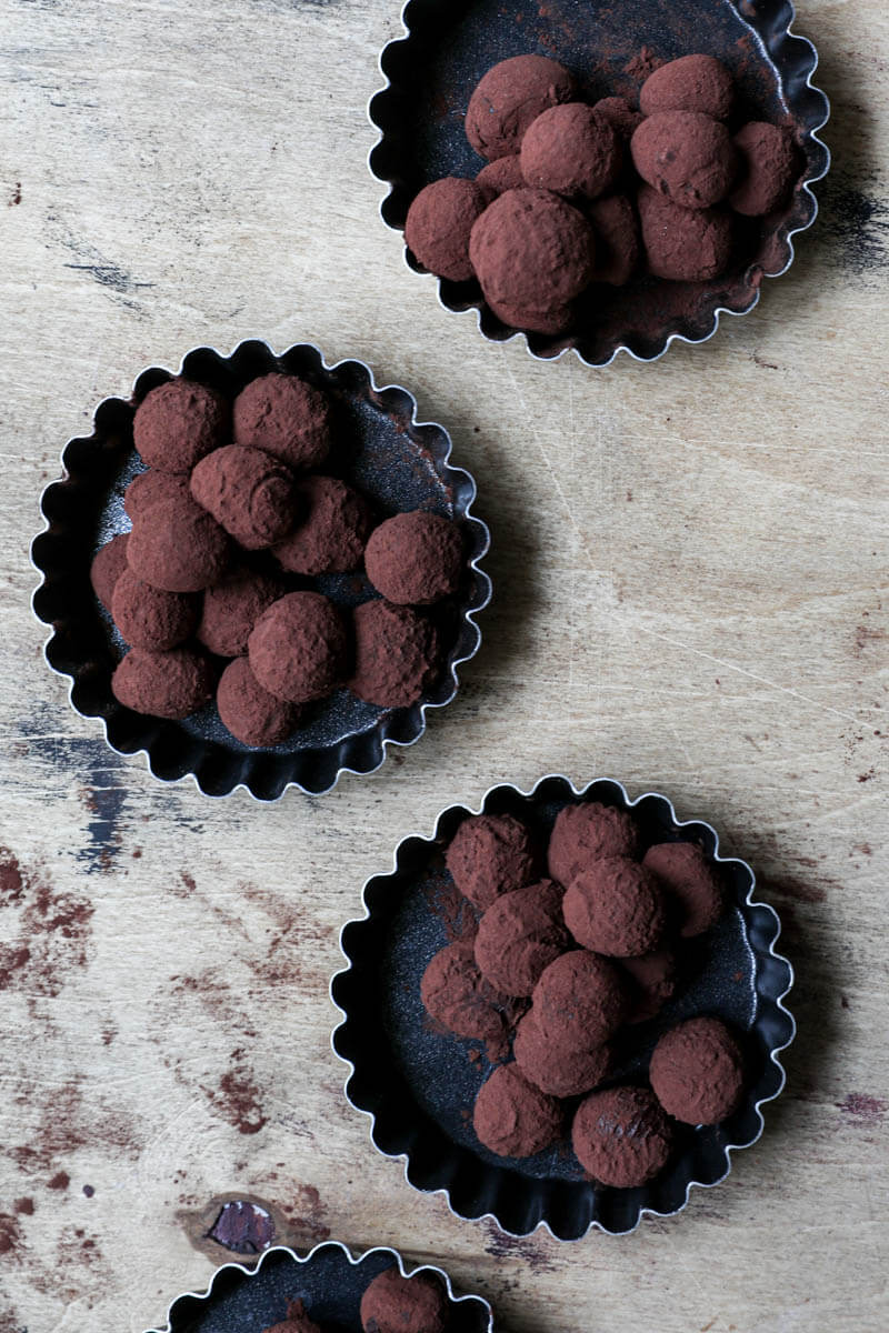 Truffles in 4 black tart tins