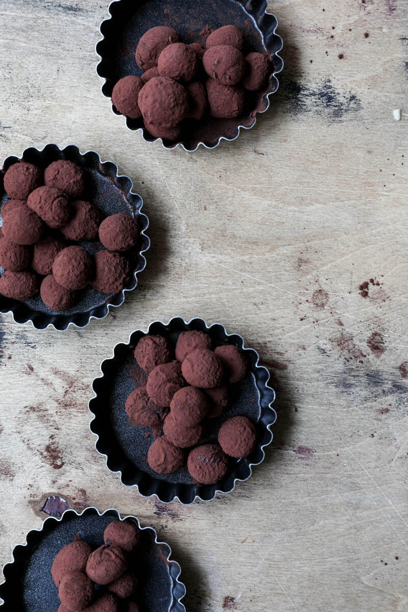 Truffles in 4 black tart tins