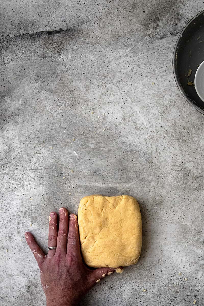 Quiche crust shaped as a rectangle ready to be chilled