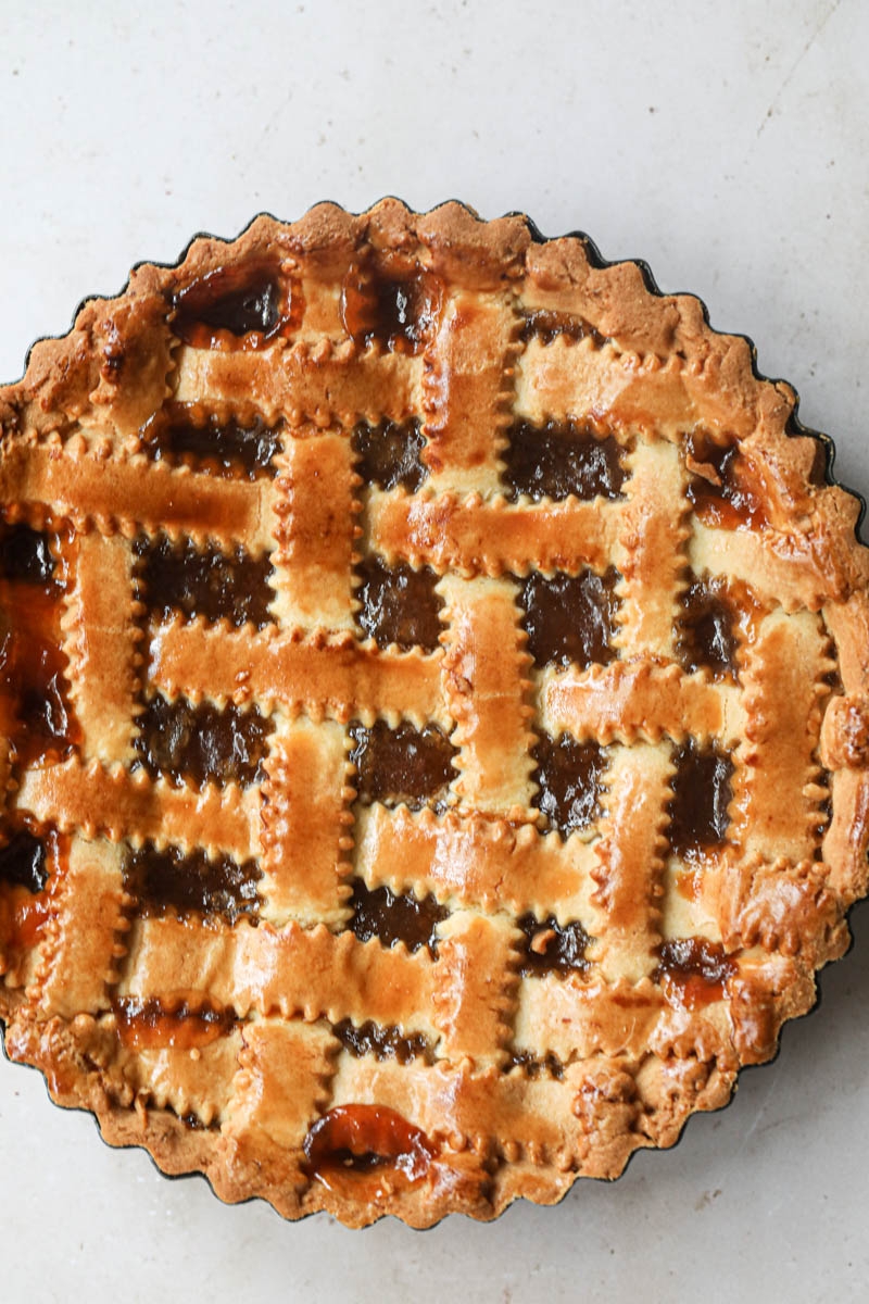 Closeup of the baked quince pie inside the tart tin.