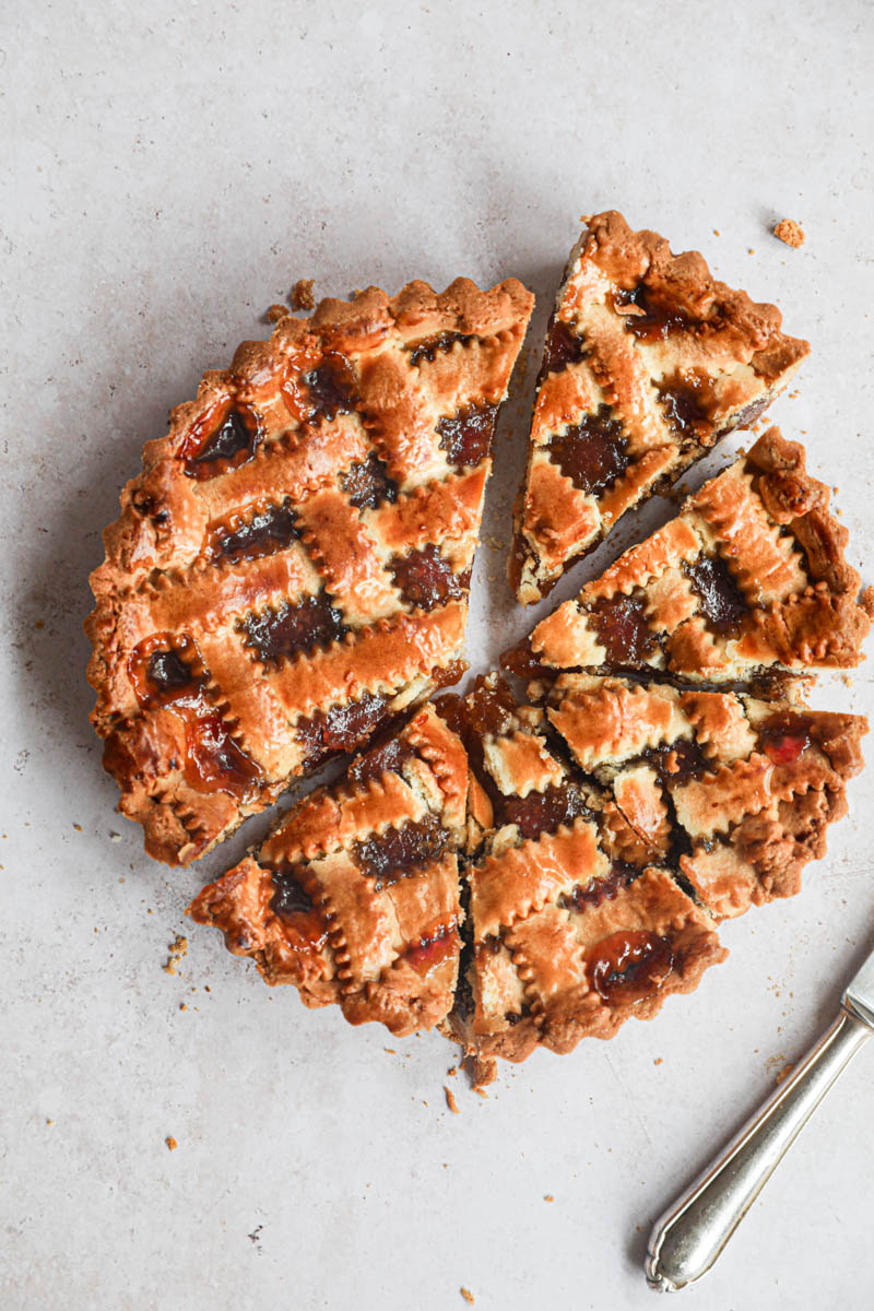 Overhead shot of the sliced quince pie with a knife on the side.