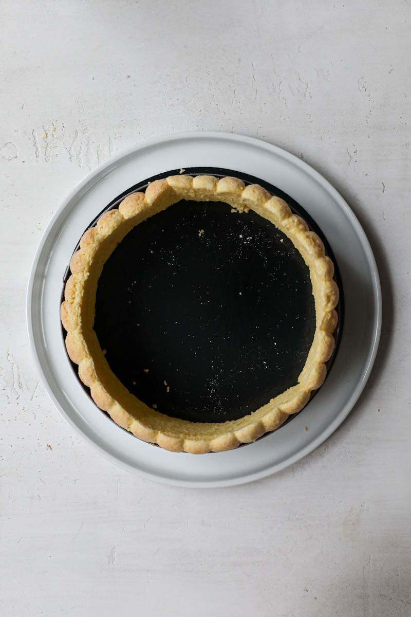 The cake ring lined with the trimmed ladyfinger band.