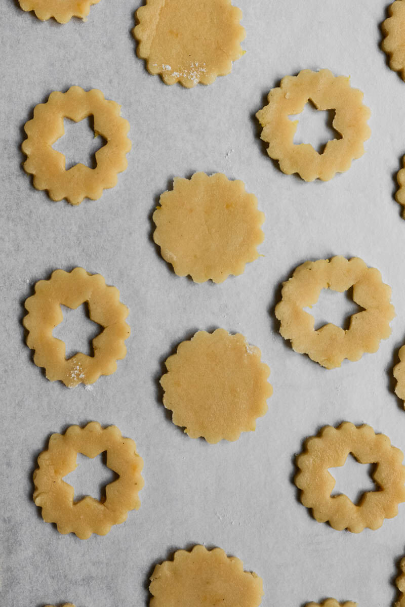 Closeup of the dough cookie rounds