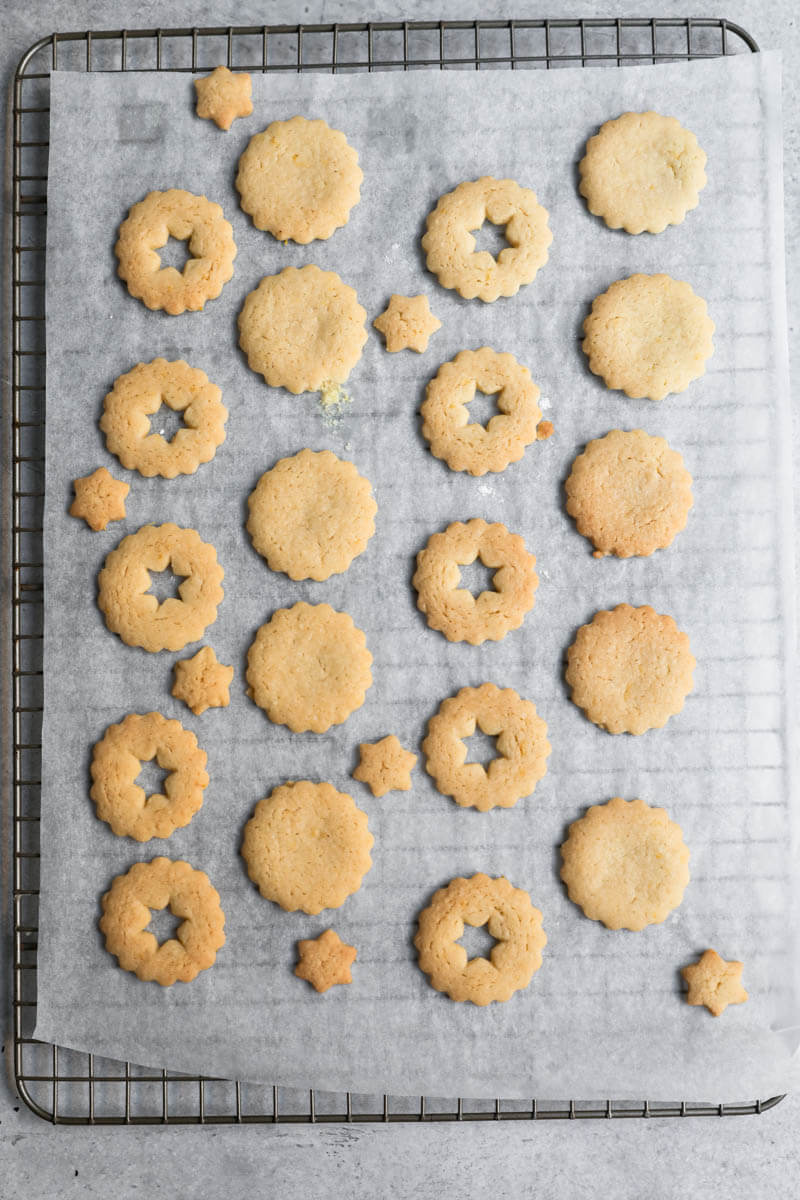 Baked cookie rounds cooling off on a wire rack