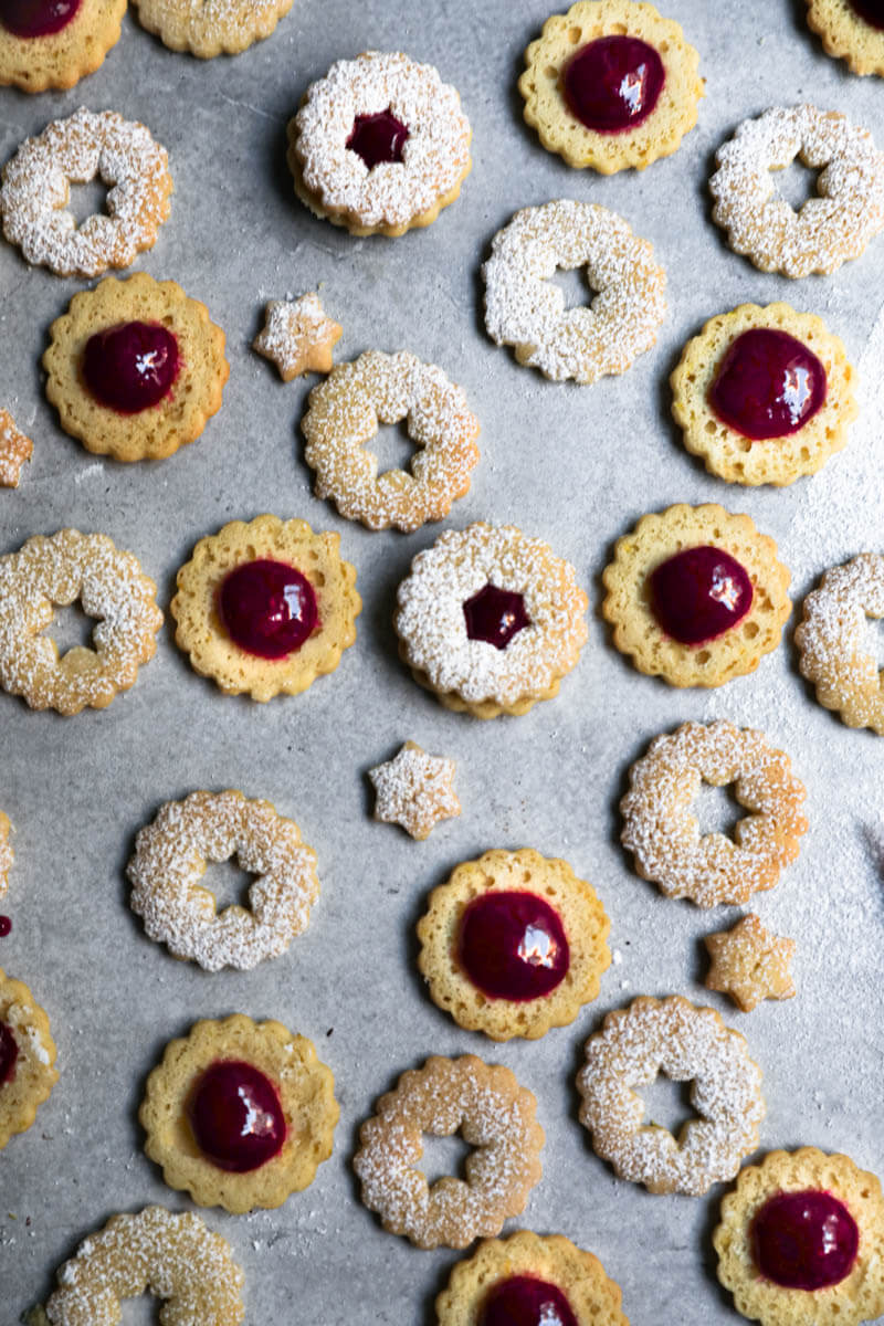 Cookie rounds filled with raspberry jam and cookie tops arranged in an irregular manner