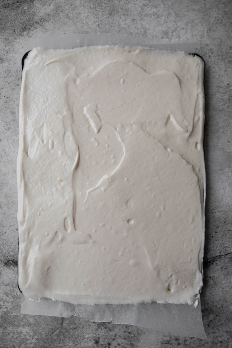 Spread out the batter evenly on the baking tray