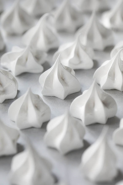 Swiss Meringue Cookies (Meringue Kisses) - Belula