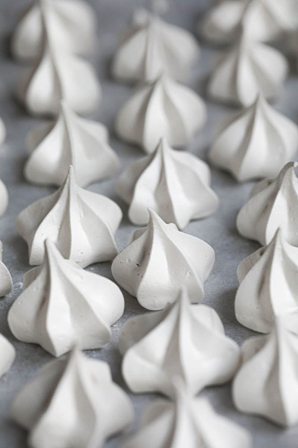 Swiss Meringue Cookies (Meringue Kisses) - Belula