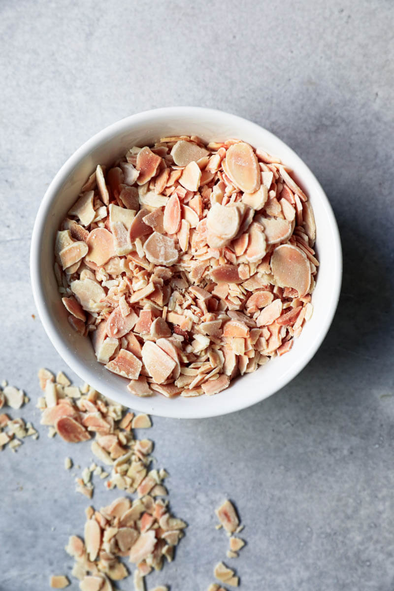 Slices almonds in a bowl