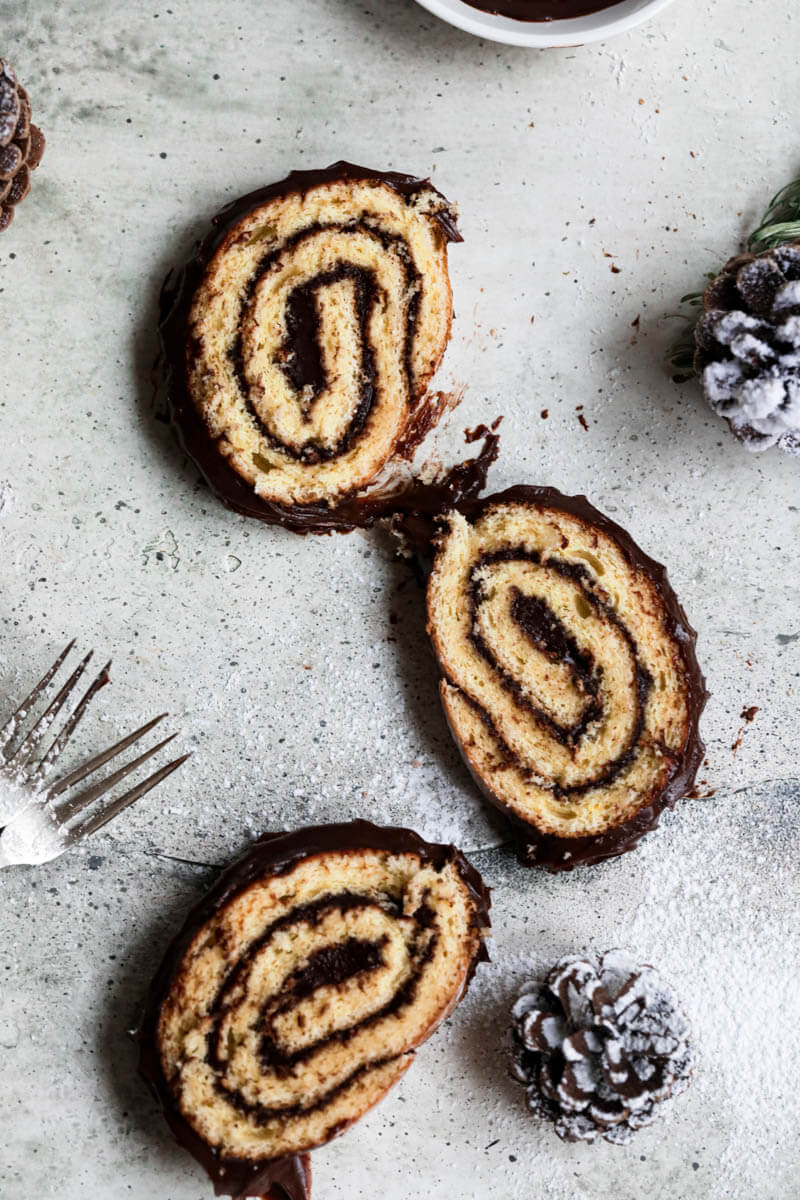 Chocolate Christmas Yule Log Cake (Bûche de Noël) - Belula