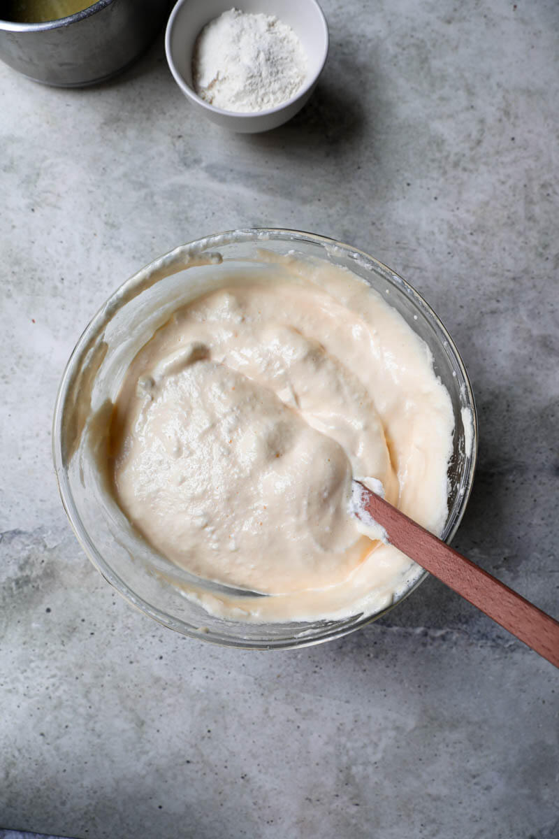 Bowl with the cake batter and a rubber spatula